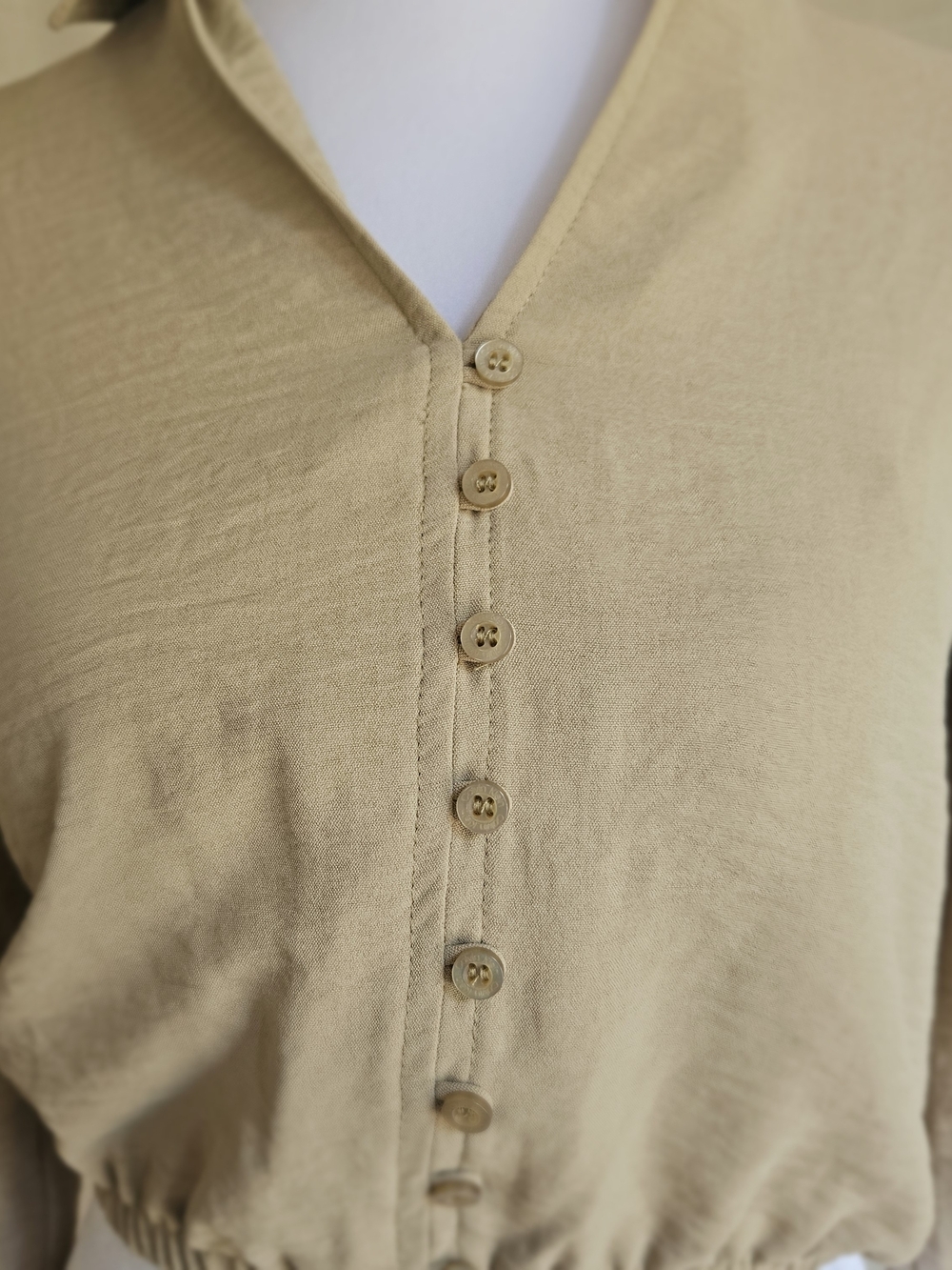 NWT Calvin Klein Beige Long Sleeve Cropped Button Front Top Blouse XS - Picture 3 of 16